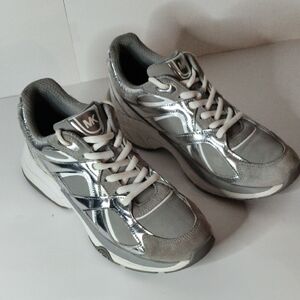 Michael Kors Woman's Leo Trainer Lace Up Silver Shoes 9.5W